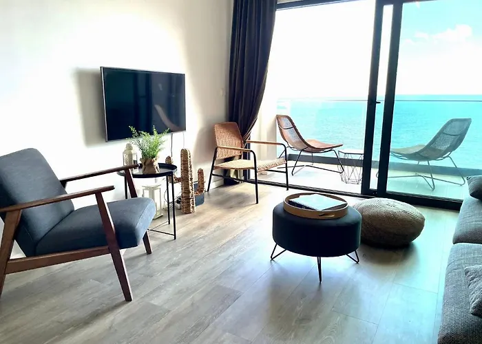 Ocean Cliff Apartment