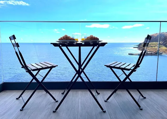 Ocean Cliff Apartment